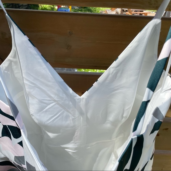 Plus size cocktail dress negative space plant print - Picture 9 of 11